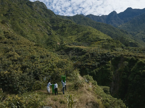 2023_MULTI_PURPOSE_BALM_V2_PERU_CAMPAIGN_PICTURES_HARVEST_47_1 - Mustela Benelux - 1