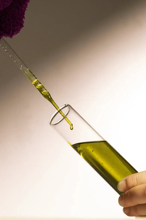 2024_STELATOPIA_-V2-CAMPAIGN_PHOTOS_INGREDIENTS_AVOCADO-OIL-min - Mustela Belgium - 1